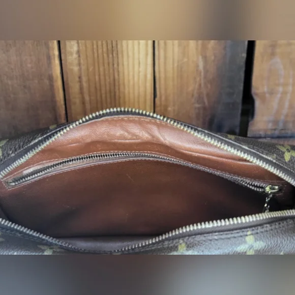 Louis Vuitton Trocadero 27 Monogram Crossbody Bag - Picture 16 of 16